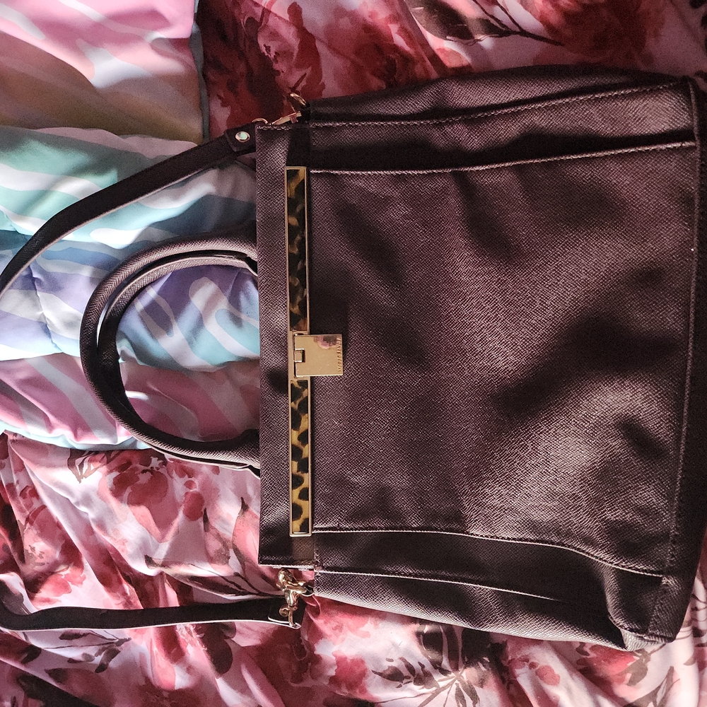 Elegant Black Shoulder Bag